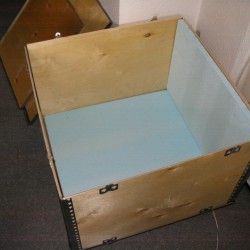 Auskleiden der Hütte mit Styrodor