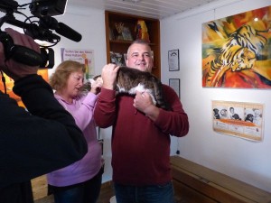 Das Wiedersehen wird von einem Kamerateam festgehalten